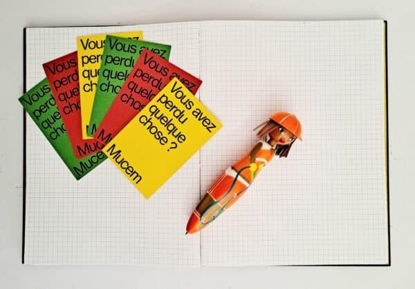 Carnet FRACTALE vue intérieure pages avec stylo fantaisie orange