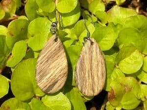 boucle d'oreille en bois