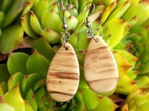 boucle d'oreille en bois