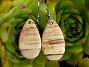 boucle d'oreille en bois