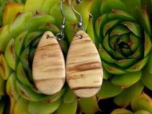 boucle d'oreille en bois