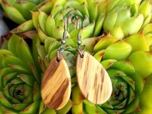 boucle d'oreille en bois