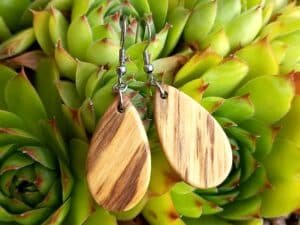 boucle d'oreille en bois