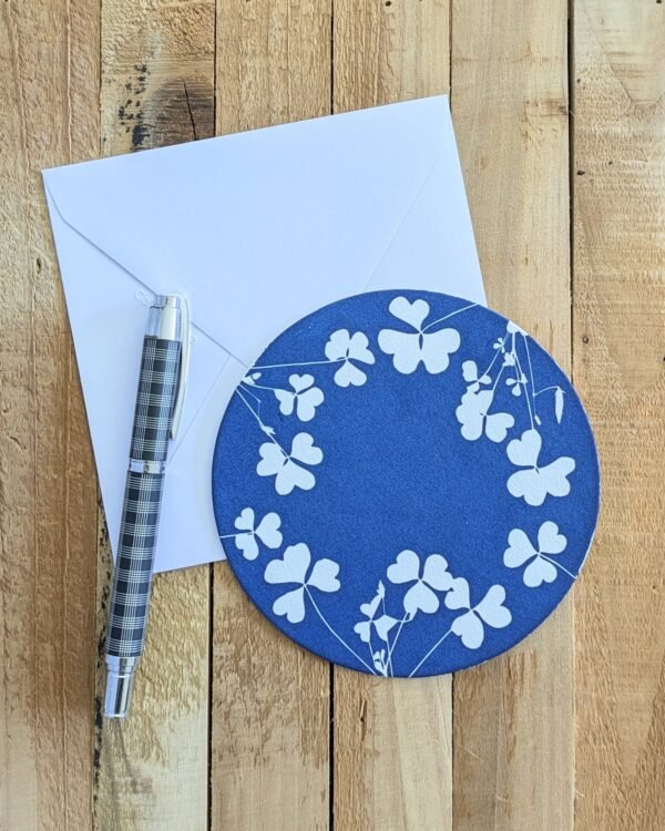 Carte postale ronde - Oxalis - cyanotype - Les paillettes by Pepite