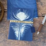 Carnet cyanotype pour sac à main motif plume de paon - les paillettes by Pepite