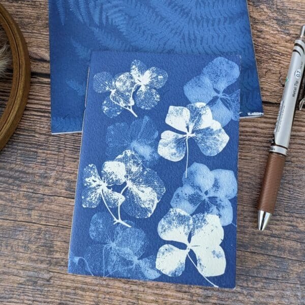 carnet cyanotype pour sac à main motif fleurs d'hortensias