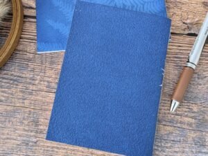 Verso carnet cyanotype motif plume de paon - les paillettes by Pepite